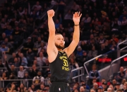 库里关键节点战术调整，SKT带队取胜！