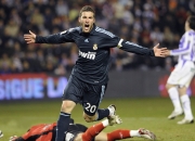 莱万多夫斯基在美国队比赛中大比分获胜，出色发挥引发热议！再创辉煌时刻