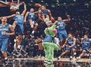 杜兰特重返赛场，险胜首场状态出色，快船观众沸腾！气势如虹延续